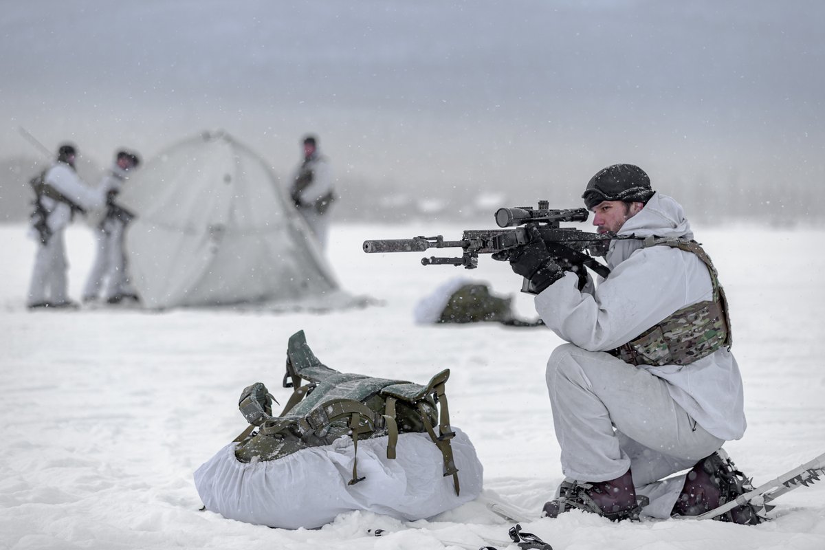 Vandaag vieren Nederlandse mariniers 'zo wijd de wereld strekt' de 356e korpsverjaardag. 

Gefeliciteerd mariniers en oud-mariniers🎉 
Qua Patet Orbis!

#verbondenheid #kracht #toewijding