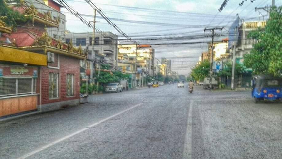 XnRn13's tweet photo. There is no people on the most crowded places of Mandalay today to join the Silent Strike to show solidarity of people against Genocidal Dictatorship.
#SilentStrike
#OurCityOurRules
#Dec10Coup
#WhatsHappeningInMyanmar https://t.co/TxJmB3DIpY