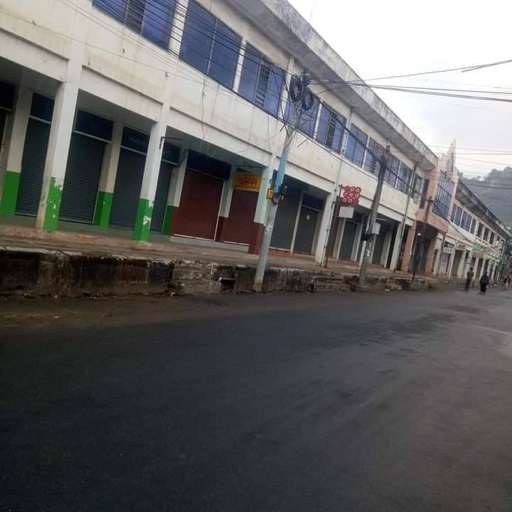 XnRn13's tweet photo. Silent Strike in Mogok, downtown, Ruby Market this morning.
#SilentStrike
#OurCityOurRules
#Dec10Coup
#WhatsHappeningInMyanmar https://t.co/AqnzZ3GcV4