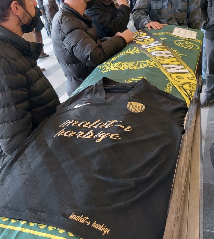 Bursankarantep_'s tweet photo. Seni hiç unutmayacağız iskoç abi #ankaragucu #gecekondu #bekarevicocuklar https://t.co/ZCR7krMmNh