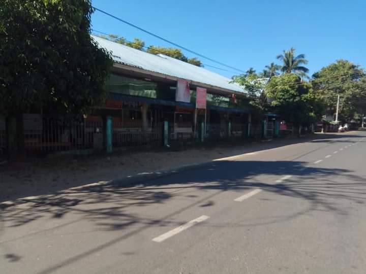 XnRn13's tweet photo. Scenes of Mon State with no people on streets joining nationwide Silent Strike against Fascist Military on International Human Rights Day.
#SilentStrike
#OurCityOurRules
#Dec10Coup
#WhatsHappeningInMyanmar https://t.co/wwbDlTGruY