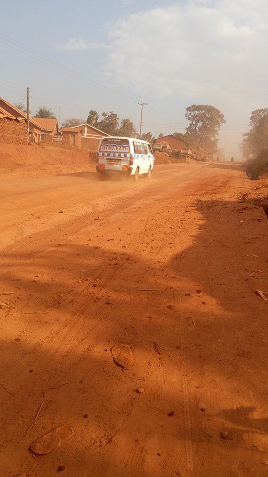 OdsRasheed's tweet photo. what is the dustiest road around ug ?
me #busabalaRoad https://t.co/9JhEME80Re