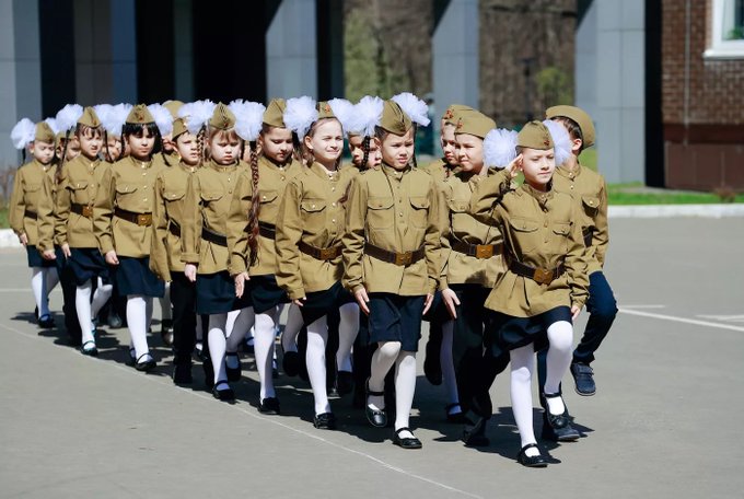 Песни к 9 мая военные для детей. Военная форма для школьников. Военная форма в школе. Военная школа. Школьники в военной форме.