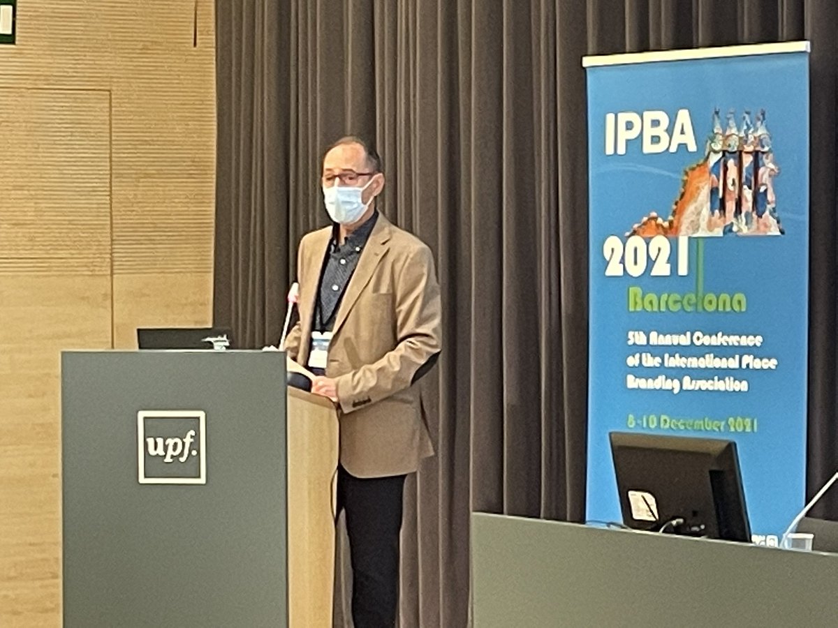 @fernandezcavia introduces Keynote speaker <a href="/DanielValverdeB/">Daniel Valverde B</a> #essential #costarica #placebranding #IPBA2021 #barcelona <a href="/IPBA_Conf/">IPBA Conference 2025</a> <a href="/comunicacioUPF/">Comunicació UPF</a>