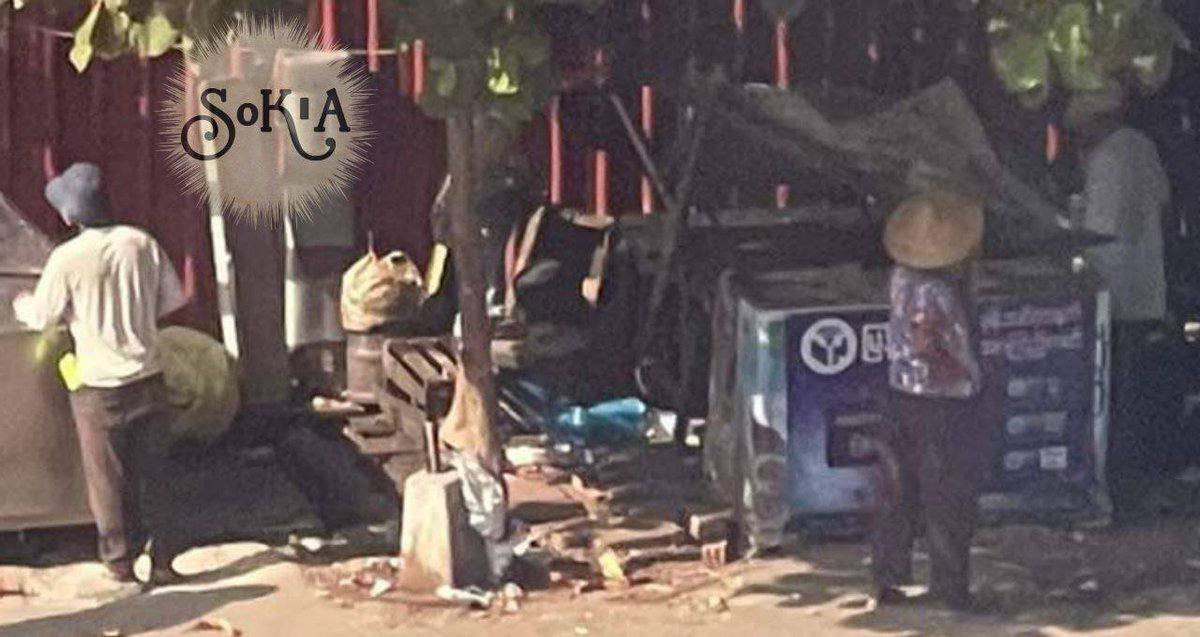 Wintwah_TripleN's tweet photo. SAC &amp; the municipality seized images of civilians' property from stores in front of Nandarwun &amp; Padaytar Markets in #SouthOkalapa Tspa for participating in the #SilentStrike. #SilentStrike #OurCityOurRules #Dec10Coup  #WhatsHappeningInMyanmar https://t.co/1L1lkjJEBX