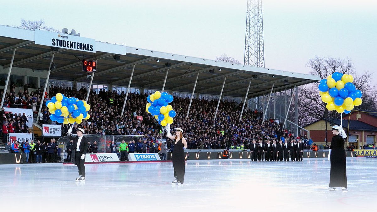 BandyWorldNews's tweet photo. 🇸🇪 SM-Final 🏆
I dag öppnar försäljningen av SM-finalbiljetterna.

Spelas 18-19 mars 2022 i Uppsala.
#SvBandy #BandyWorld #Bandyfinalen #Dambandy https://t.co/DbhGEu5QXd