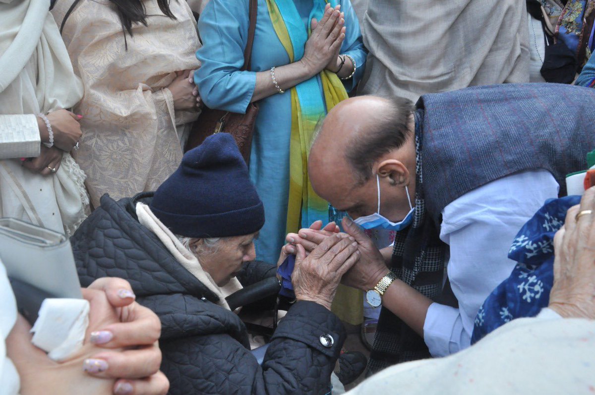rajnathsingh's tweet photo. Paid tributes to Brigadier LS Lidder. My heart goes out to his family. May God give them strength to bear this monumental loss. https://t.co/gUnrV0Q36w