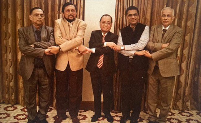 GmAshifpf's tweet photo. Former Supreme Court chief Justice Gogoi On "Celebrating Ayodhya Verdict" Photo In Memoir.!
Shame in Our Nation and Indian Judiciary..!
You will be a Spy in history Mr Gogoi.!
#RanjanGogoi
#IndianJudicialService
#Shame #HumanRightsDay https://t.co/bJnfKW9KwZ
