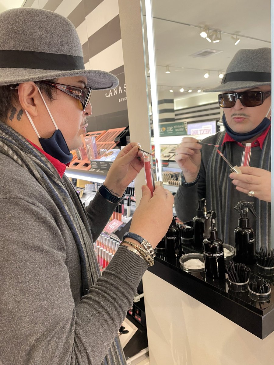 VisionStain's tweet photo. Where on earth would we be without our beloved #sephora #excusemybeauty #letyiurbeautyloose #selfcare #christiandior #merrychristma ♒️🙏🏼🙏🏼☮️☮️🎯🎄🎄🎄🎄🎄 https://t.co/9mpnGY0Mi7