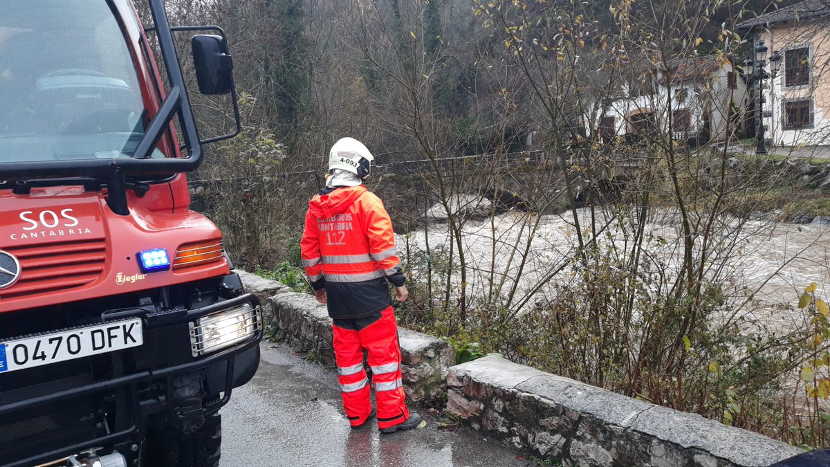 112Cantabria's tweet photo. ⚠️ Desciende de 1 a 0 el nivel de emergencia del #INUNCANT

✅ Continúan las labores de seguimiento y las intervenciones en zonas afectadas

🟠 En situación de prealerta las cuencas del #Asón y #Deva 

ℹ👉🏼 https://t.co/nRJDVjp51S https://t.co/P35UarUk6k