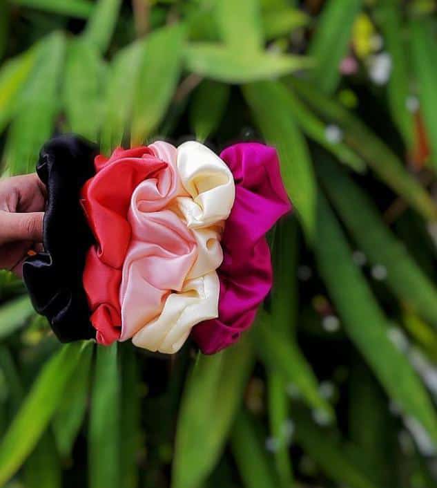 fro_cap's tweet photo. It's a fridaaaay! 💃 💃 
Complete your look with any of our hair accessories. 
⭐Scrunchies 5k
⭐Bonnets 20k
⭐FroCap 25k

📱 0701339953 OR Whatsapp https://t.co/A6EsaoIU1q
🚗 We deliver 
#BlossomWithFroCap 🌸 #hairstyle #UOTMarket https://t.co/gK8cAExZ2V