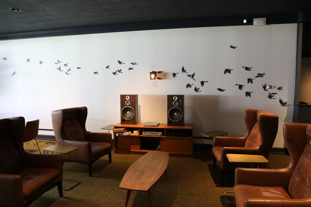 PortWorkspaces's tweet photo. Our idea of fun is when the records are playing, beverages bubbling, friends all toasting. Join us sometime.
#theoverlook #oakland #portworkspaces #portkitchens #eventspace #coworking #kaisermall https://t.co/0vWNc14YpA