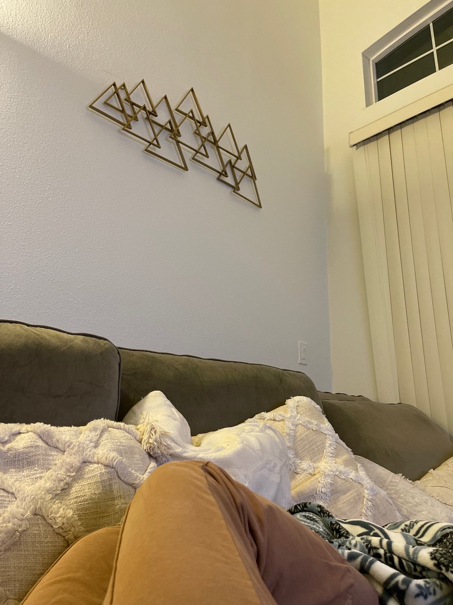 liadoria's tweet photo. @bastilledan Sat up in the living room and looked up at my wall. Looks like 14 peaks to me! ...Or is it 14 Bastille logos? 🤨 https://t.co/9DnHivYVV4
