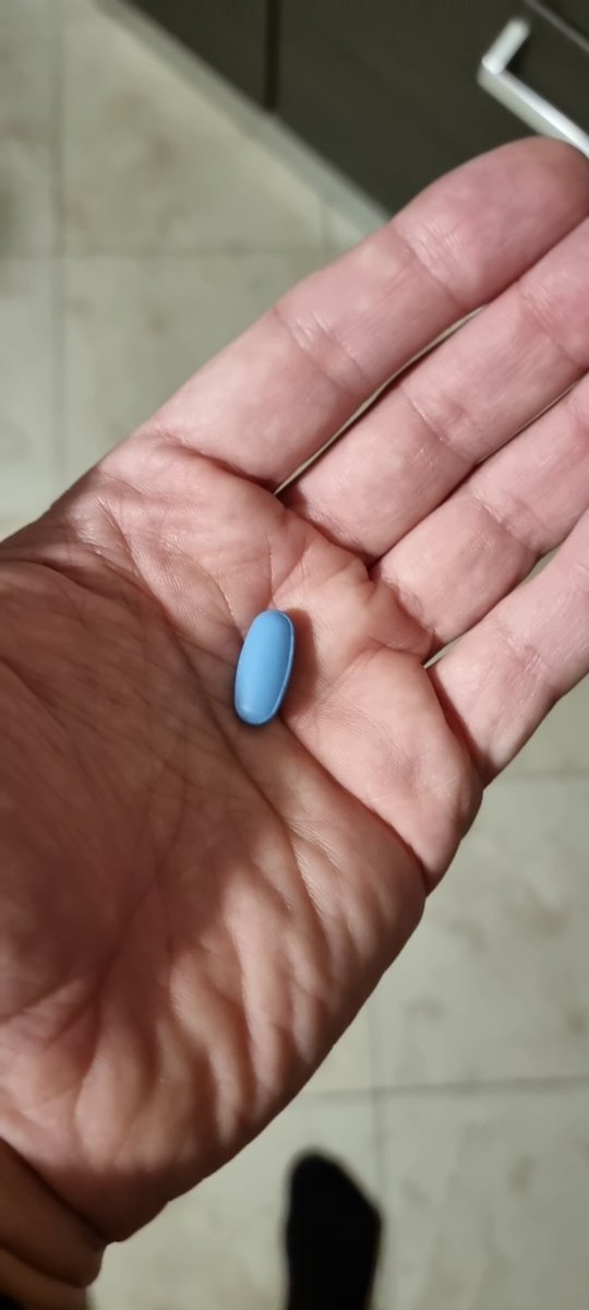 SoloEse71's tweet photo. Il medico mi ha prescritto questa pillola perché sono stanco..
#viagra ??
#PillolaBlu
No.... #Multicentrum uomo
#Integratore
🤣🤣🤣🤣🤣🤣 https://t.co/6AddeRfYs8