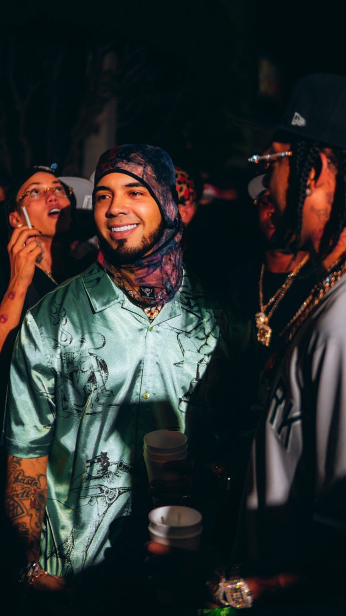 legendanuel's tweet photo. Nosotros ponemos las reglas que todo el mundo odia, pero que nadie se atreve a romper 👁️👌🏻 Del caserío pa'l mundo entero 🇩🇴🇵🇷🌎 @Anuel_2bleA @rochyrdelmejor #losiluminatis
#TeamWaWaWa #LasLeyendasNuncaMueren https://t.co/WTptaQhxPS