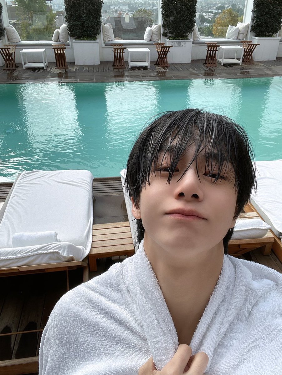 monstaxbr's tweet photo. ☕️| 211210 • [MONSTAX_HW] 

🐢: Depois de brincar um pouco na piscina
meu rosto ficou mais redondo 🙄

Via @/shownhyun https://t.co/5lJkMieViY