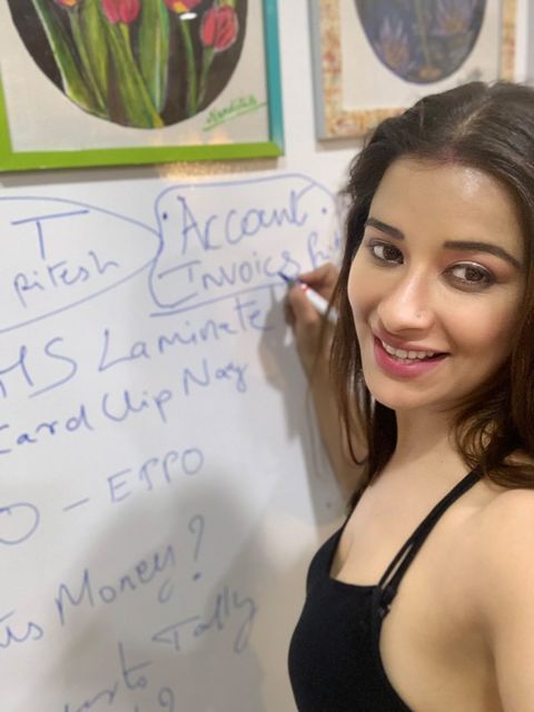 Writeonwallss's tweet photo. Nyra Banerjee, is an Indian film actress.
Thanks, @nyrraa3  for using #WriteOnWalls at her home. She loved writing/erasing on wall and is using as a think Board and planner for work.

#writablepaint #planner #creativity #writingboard #whiteboard #office #home #scribbling #actress https://t.co/S1EO5npwof