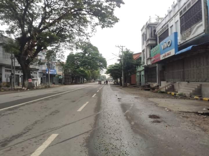 IrrawaddyNews's tweet photo. Maubin Township in Ayeyarwady Region, Taungoo in Bago Region, Yenanchaung in Magwe Region and Kale in Sagaing Region have joined Friday’s nationwide silent strike to defy military rule. (Photo: CJ) 

#WhatsHappeningInMyanmar https://t.co/052rCcviGO