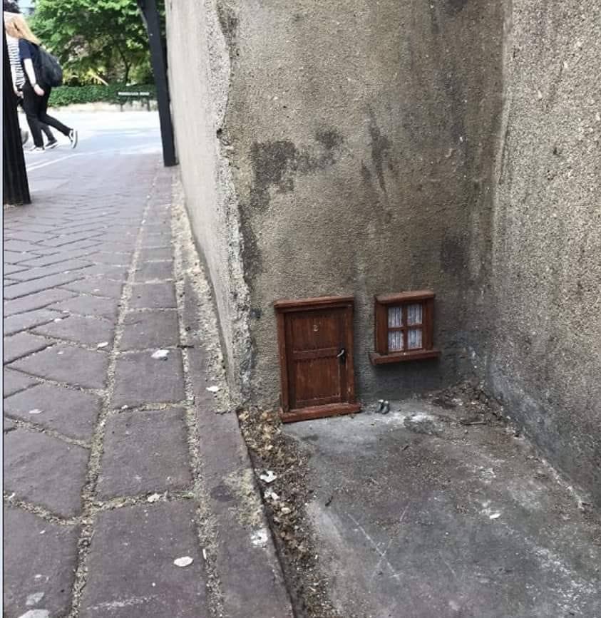 Ein Glück, nach Einkauf
wieder zu Hause !