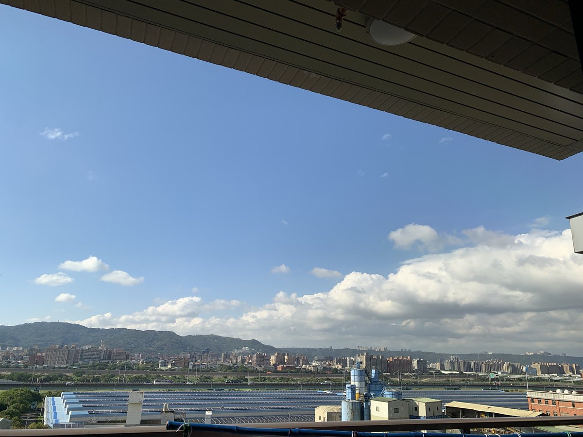 salina0115's tweet photo. 今天天氣很好,藍天白雲,雲朵好密集
#家
#陽台 https://t.co/jdhV6okiic