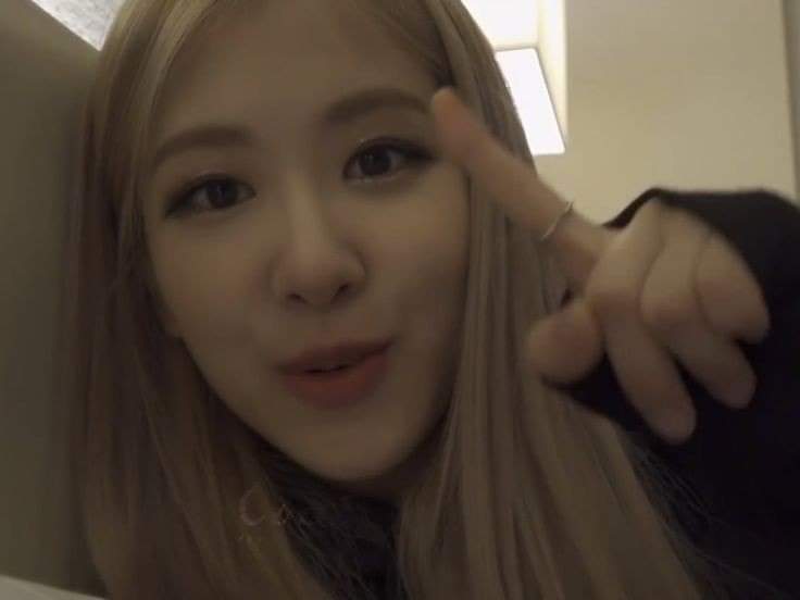 Ai chưa đủ fl, fl chéo với mình fl lại nè #MAMAVOTE #rosé