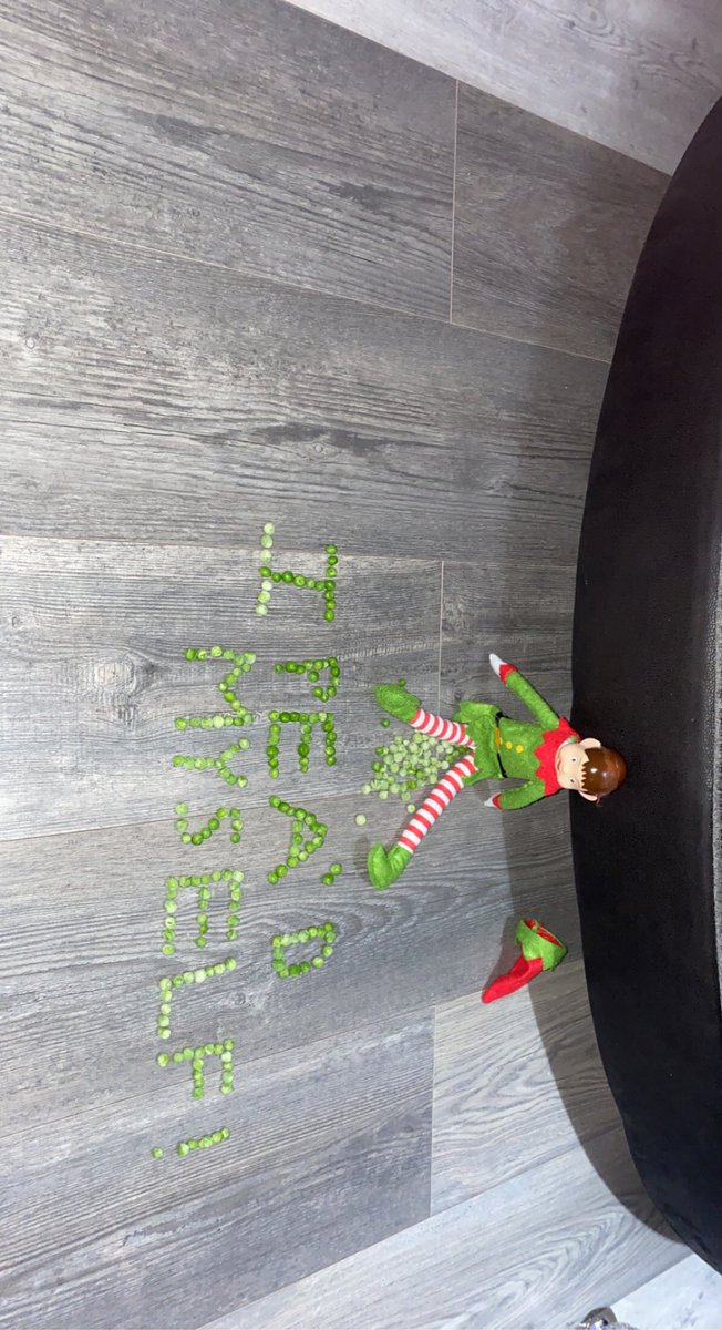 hypo93_xx's tweet photo. Long ass 25 minutes this morning 😂 trying to spell out words in my nails with peas not ideal https://t.co/GDt6XZh8oH