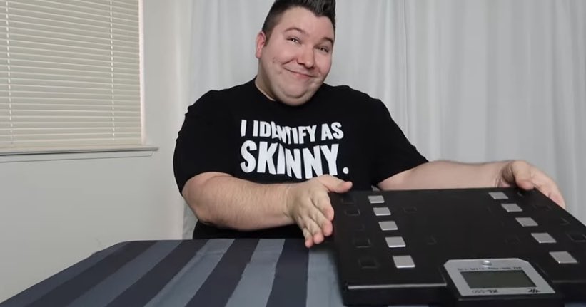 nocontextnik's tweet image. u should identify the reason u eat 10 tons of garbage everyday😐