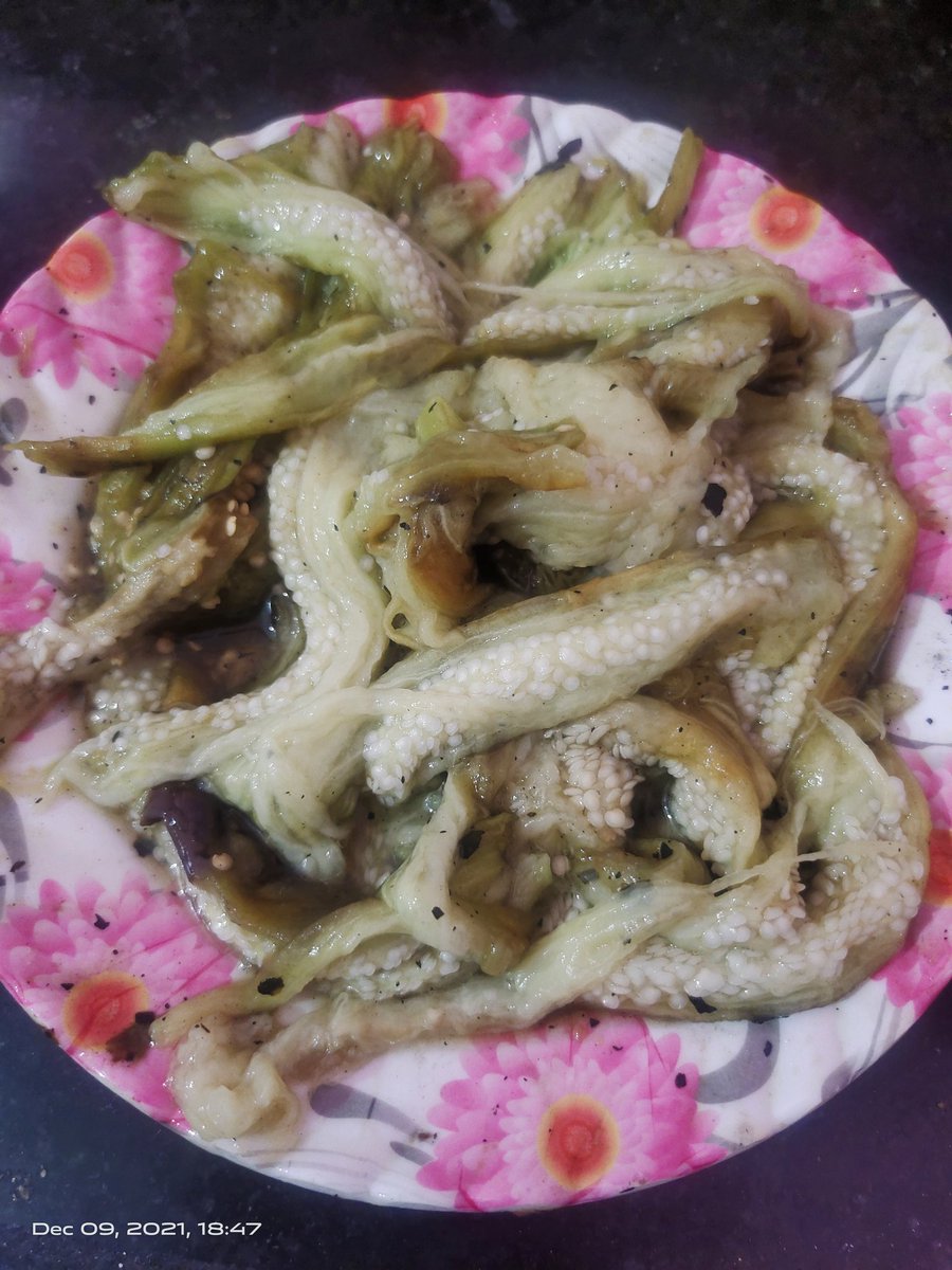 maryadaambedkar's tweet photo. रात डिनर में ऑक्टोपस बनाई थी😋😋😂 https://t.co/bdmbl4nz4J