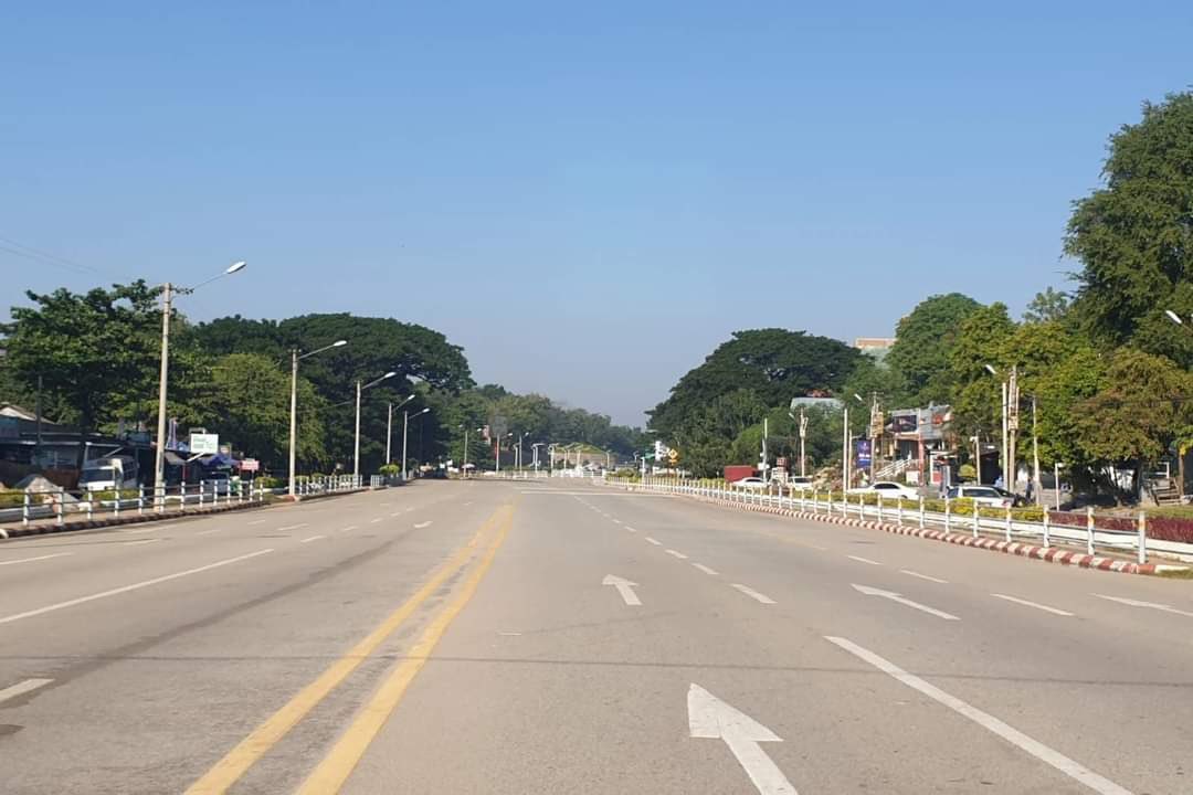 KhaingPw's tweet photo. Even NayPyiTaw , a city which fills with people who relate with military , mostly disobey the rules of military and peacefully protest with silence strike.  #SilentStrike #OurCityOurRules #Dec10Coup #WhatsHappeningInMyanmar https://t.co/hbiwia99KX