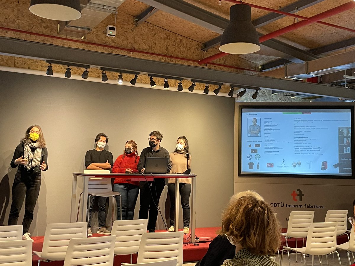 Time for #BA4148 #interdisciplinaryproblemsolving #dts #disiplinlerarasıtasarımstüdyosu <a href="/metudf/">ODTÜ Tasarım Fabrikası</a> 
The groups are sharing their findings about potential personas.
