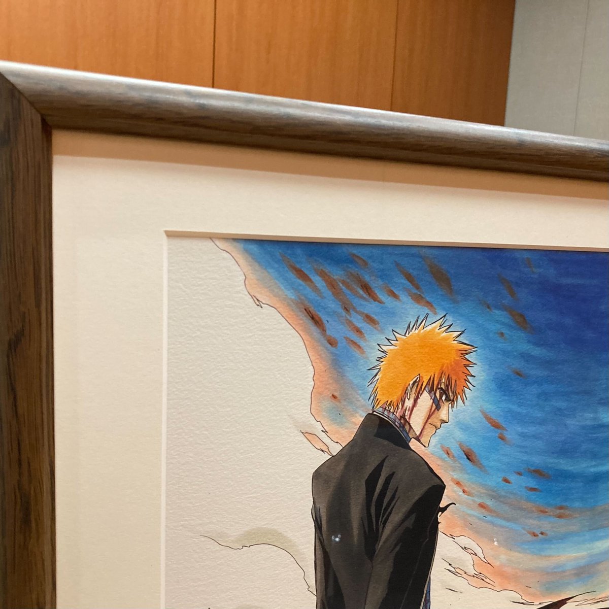 【原画展グッズ情報!】
『#BLEACH 』を象徴する名シーンをグッズ化!
「額装複製原画」は多彩な色域のインクを使用することにより、繊細なニュアンスを再現。また「複製原稿」はベタのタッチや断ち切りの外に描かれた部分など、可能な限り再現しました。
https://t.co/iMXwUzbbAG
<スタッフ> 