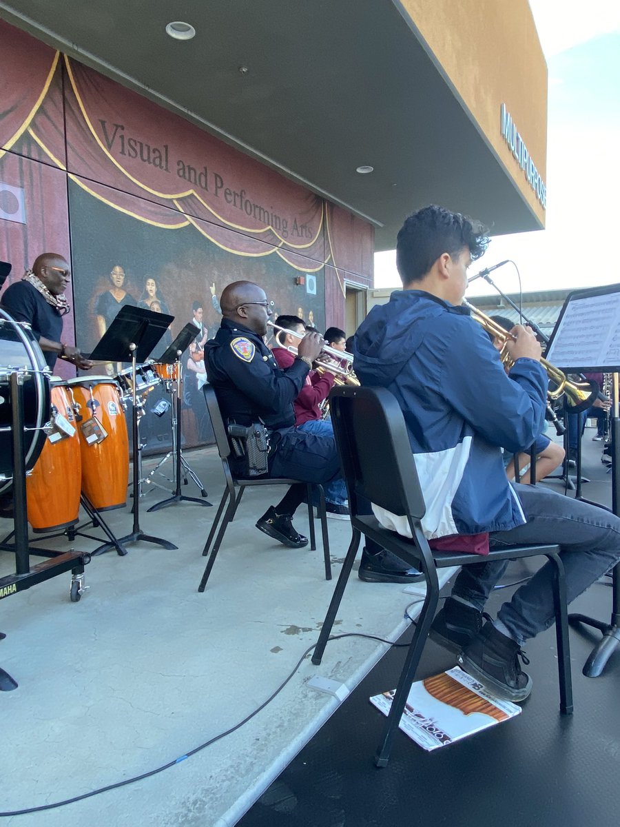 Another evening at Vista....Another evening of kids showcasing thier talents, being recognized, and celebrated. #VistaMusic #VistaRenaissance #RioSchools #appreciation #KidsDeserveIt