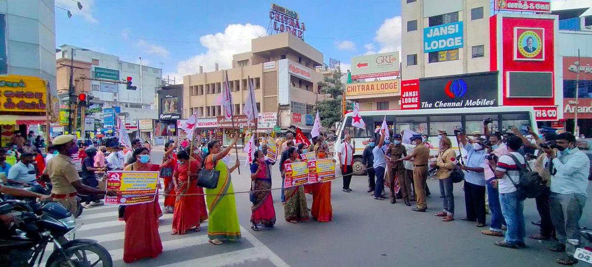 tncpim's tweet photo. பெட்ரோல், டீசல், சமையல் எரிவாயு விலை உயர்வை குறைக்க வலியுறுத்தி #CITU தலைமையில் #சர்க்காரைஎதிர்த்துசக்கரத்தைநிறுத்து 10 நிமிட வாகன நிறுத்தப் போராட்டம் கோவை. #PetrolDieselPriceHike #StopVehicles https://t.co/eEtjMk5wOj