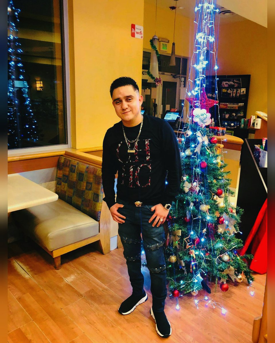 _brayanarellano's tweet photo. Soy un cerebro pa′ mover las piezas, navego por tierra
Pero esto viene de atrás
Tuve las ganas de salir adelante aunque no creyeran 🤑🍾🎉 https://t.co/pCGcyA1iFW