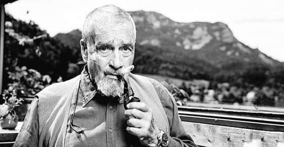 Karel Schwarzenberg, 84 let
"Velkou myšlenkou T. G. Masaryka bylo evropanství, ale my se dnes o Evropu spíš nezajímáme a se solidaritou to také není dobré. Opustili jsme i humanitu, když jsme odmítli přijmout sirotky. Opustili jsme všechny ideály a zůstalo nám národní sobectví.“