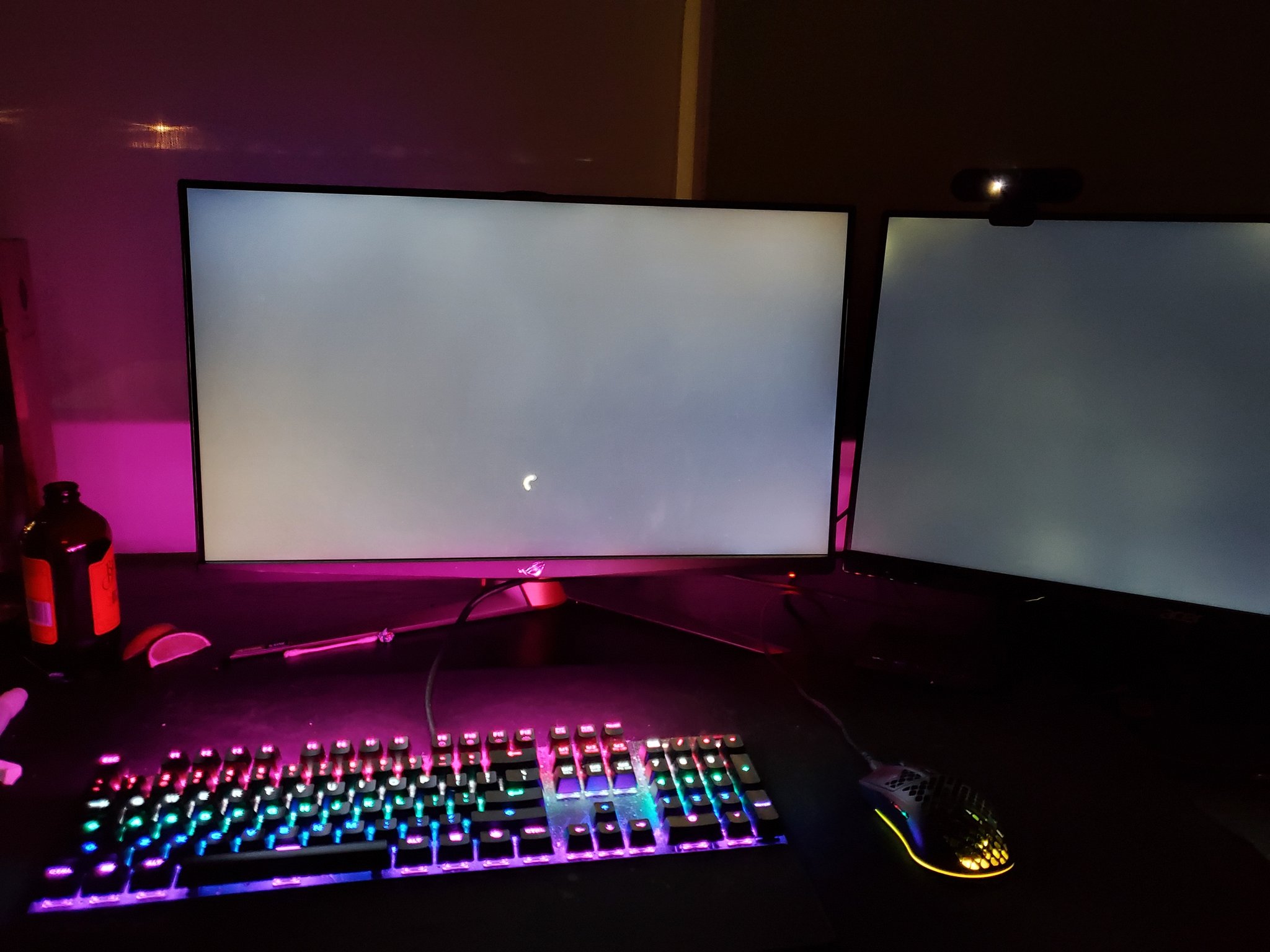 xQc on Twitter "POWER SURGE OR SOMETHING???? POWER TURNED BACK ON AND