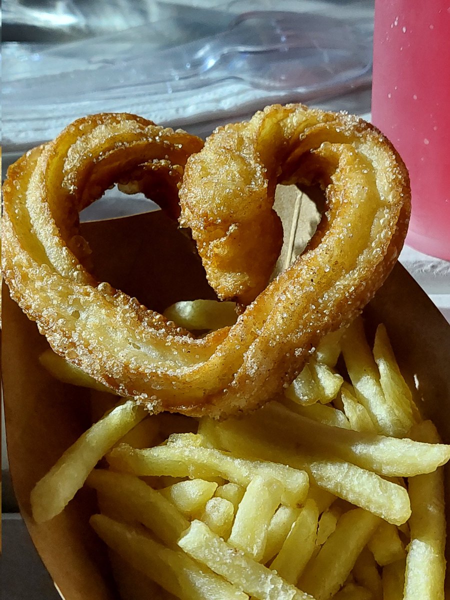 MlINTT's tweet photo. heart churro (dont ask why it was with my fries) https://t.co/rrP3jSOI8V