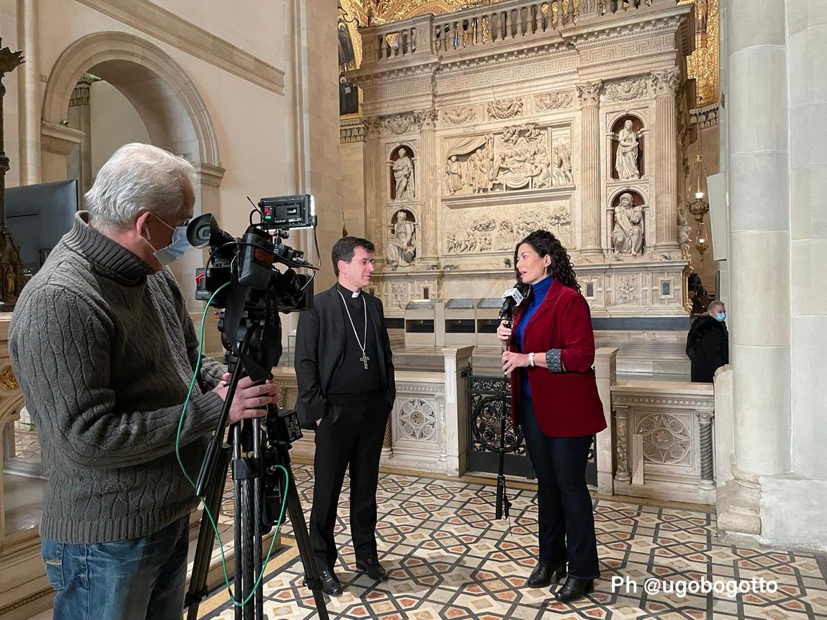 #MadonnadiLoreto Aspettando la chiusura della Porta Santa raccontiamo questa festa e la grazia del #giubileo con Mons. Fabio Dal Cin Delegato Pontificio in diretta su #Tv2000
