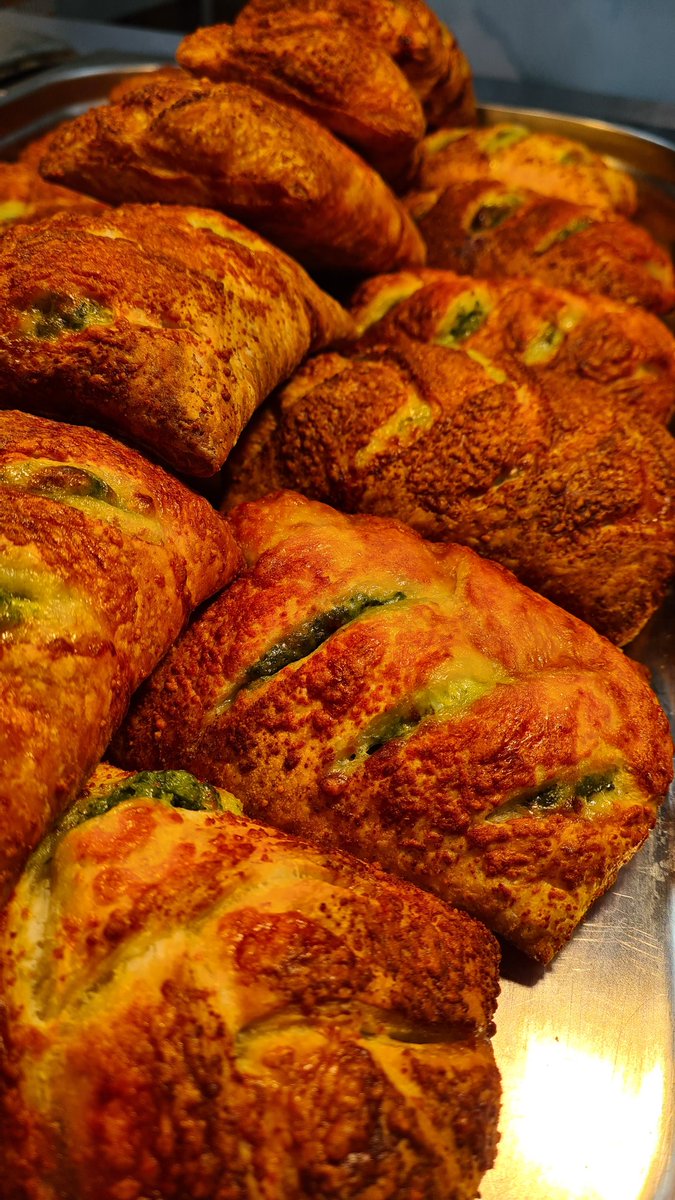 hollybush12's tweet photo. Pastry Heaven for last Friday of term 🎅 #pastryheaven #lastfriday #popupbar #ardinglycollege https://t.co/0Qu1LDILL2