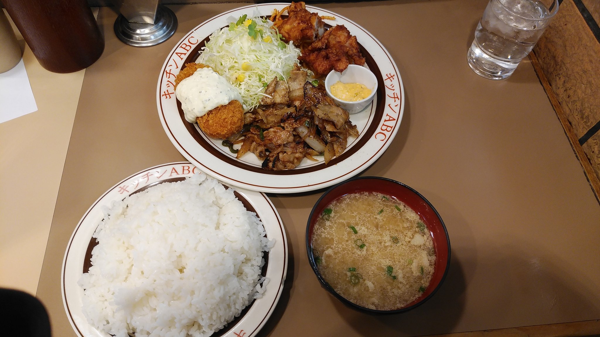 Mazetai キッチンabc南大塚店 大塚 今月のおすすめ2番 大盛 毎月楽しみなおすすめ 野菜焼肉はかなり好み 唐揚げのスパイシータルタルもご飯がススムね 今月中に必ず一番も食べに来る そしてカキフライも やっぱり美味い キッチンabc南大塚店 大塚