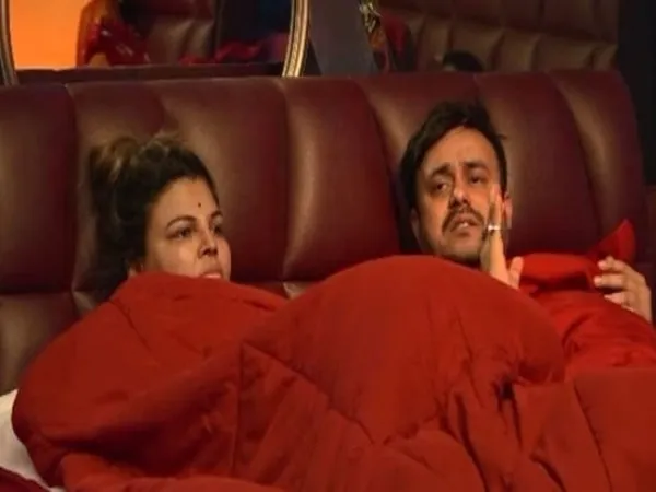 Sahil37201946's tweet photo. #BiggBoss15 : #AbhijitBichukale said that #RakhiSawant 's husband #Ritesh  was "employed". The two were irritated by his words. Rakhi and #Abhijit  had an ugly battle in the show.#BiggBoss #BB15 https://t.co/5XvVxbmJ0n