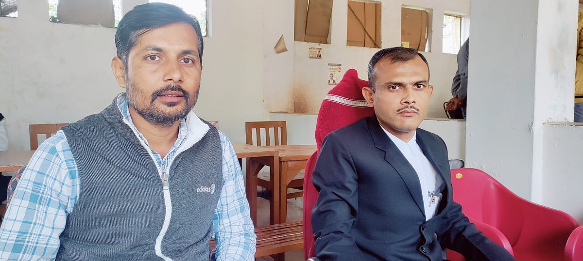 changutripathi's tweet photo. आज न्यायालय परिषर जिला न्यायालय सतना में आदरणीय जीजा जी विकास पाण्डेय एडवोकेट जी @vikashPandeyadv से सुखद मुलाकात ! https://t.co/FEp9deVBnE