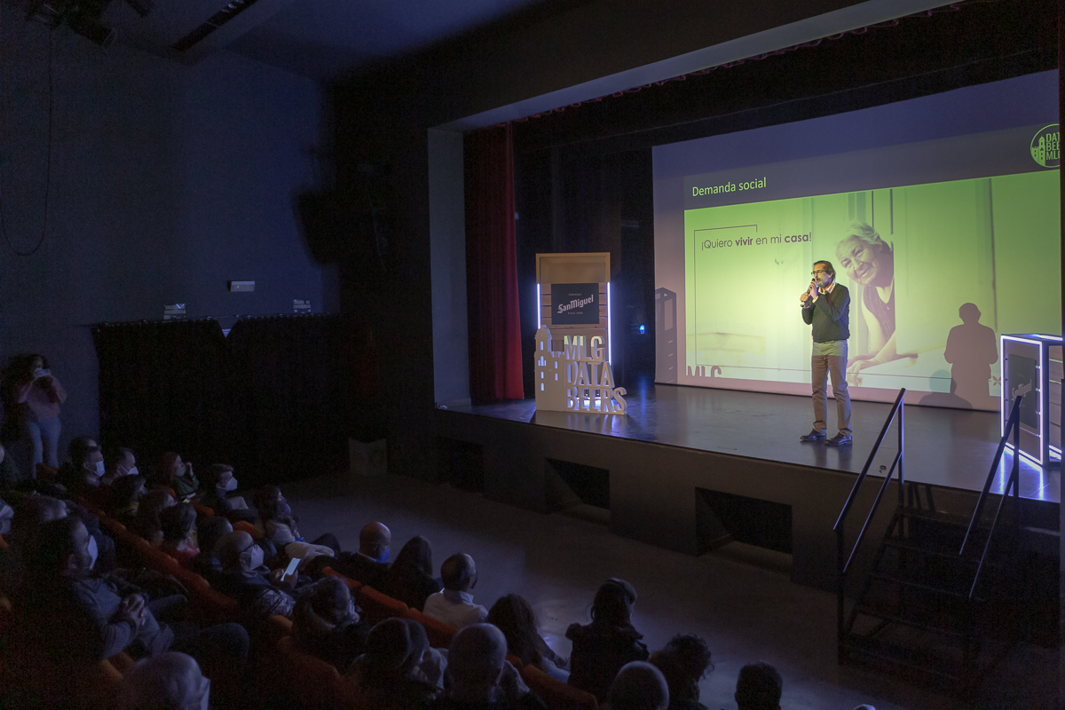 DataBeersMLG's tweet photo. Gracias a @SanMiguel por volver a patrocinar #DatabeersMLG y por las 🍺🍺, a @cibermarikiya y @soyviciana por la organización y a @koke_net, @DiarioSUR y @mWeekMalaga por su colaboración
¡Os esperamos en el próximo!
📸 @koke_net https://t.co/ztHcEVkchh