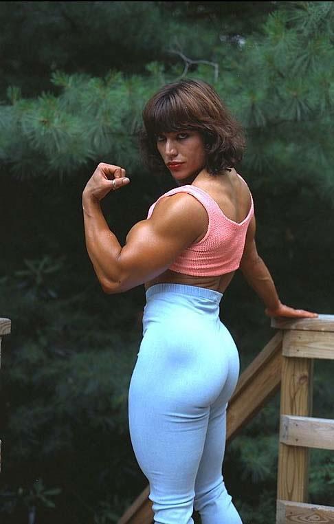 Juliette Bergmann Biceps