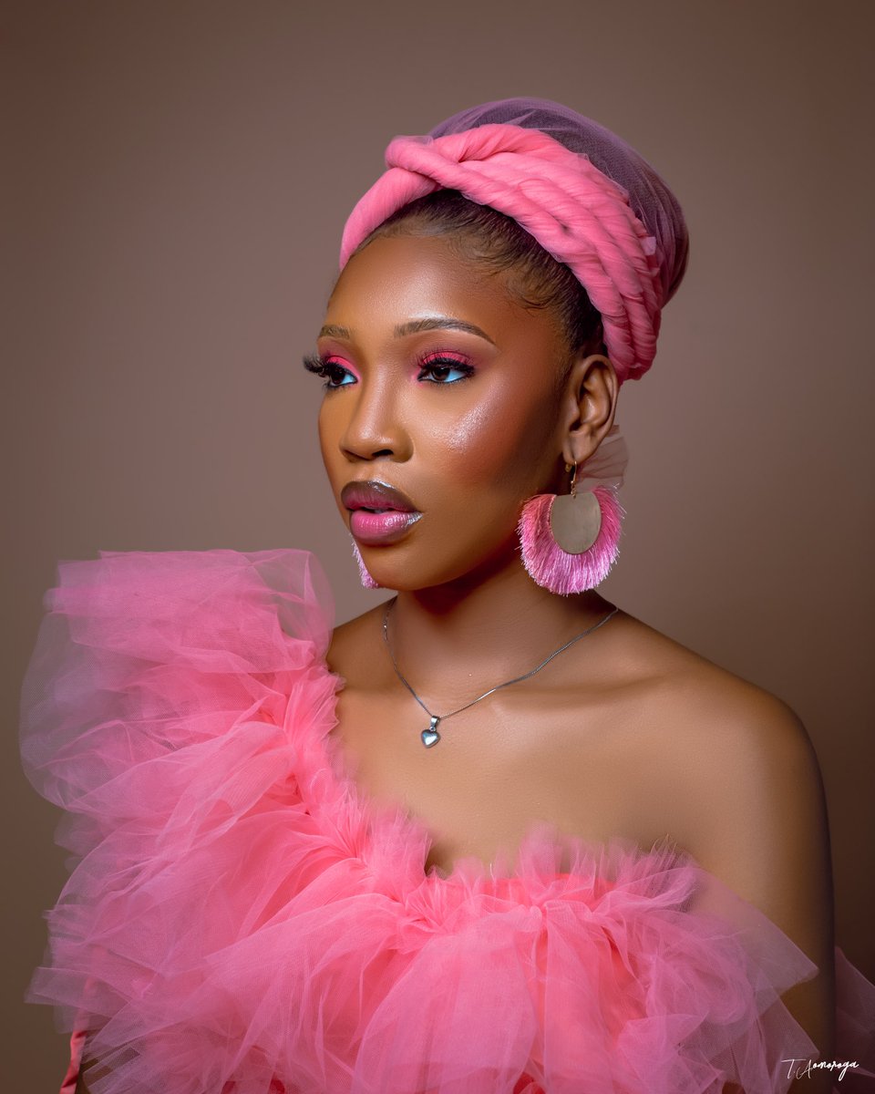 _star_glam's tweet photo. Hi I'm Victoria, I'm a makeup artist💄 and a student of Unilag 🏫 
To see my works and mini tutorials kindly follow me on instagram! Username : star_beauty_glam
https://t.co/OWQj2EqMAR… I'll surely follow back despite the gender 😉 https://t.co/1DpfjgZwmS