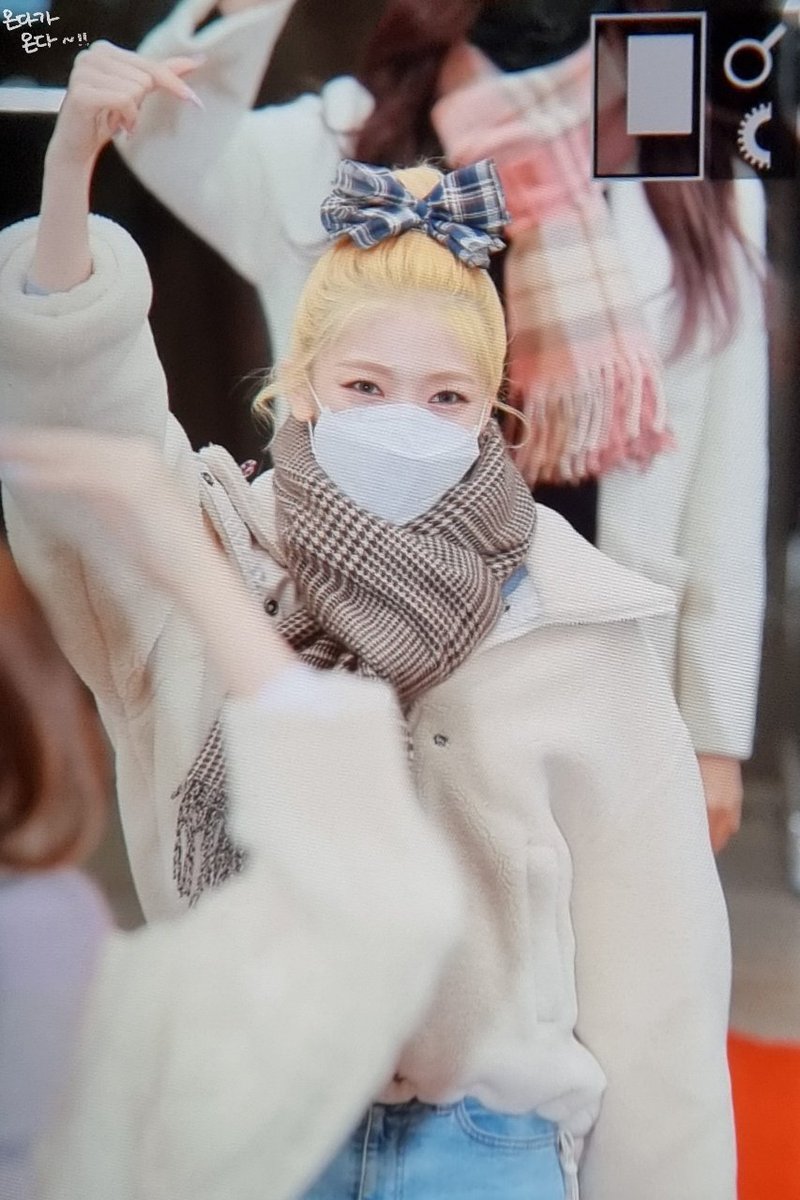 ondaiscoming's tweet photo. 211210 뮤뱅 퇴근 프리뷰

아주 고냥 귀염둥이 조세림 >_<//

#EVERGLOW #에버글로우
#ONDA #온다 @EVERGLOW_twt https://t.co/IfFMfWODyj