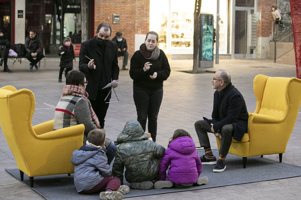 FundacioESMEN's tweet photo. Divendres passat celebràvem el Dia Internacional de les Persones amb Discapacitat amb una jornada molt emocionant on vam compartir anècdotes, experiències vitals i abraçades amb amics, familiars i vianants que van voler ajudar-nos a trencar barreres 😊

Tot un èxit!👏🏻

@utopiabcn https://t.co/gWqr50OutH