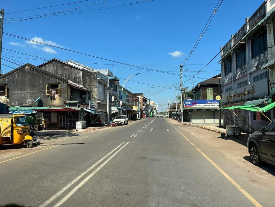 စစ်ကိုင်းတိုင်း ကလေးဝမြို့နှင့် ဗန်းမောက် မြို့တို့တွင် ယနေ့ ဒီဇင်ဘာလ ၁၀ ရက်နေ့၌ စစ်အာဏာရှင် ဆန့်ကျင်ရေး Silent Strike သပိတ် ပြုလုပ်ကာ တိတ်ဆိတ်နေကြောင်း သိရသည်။