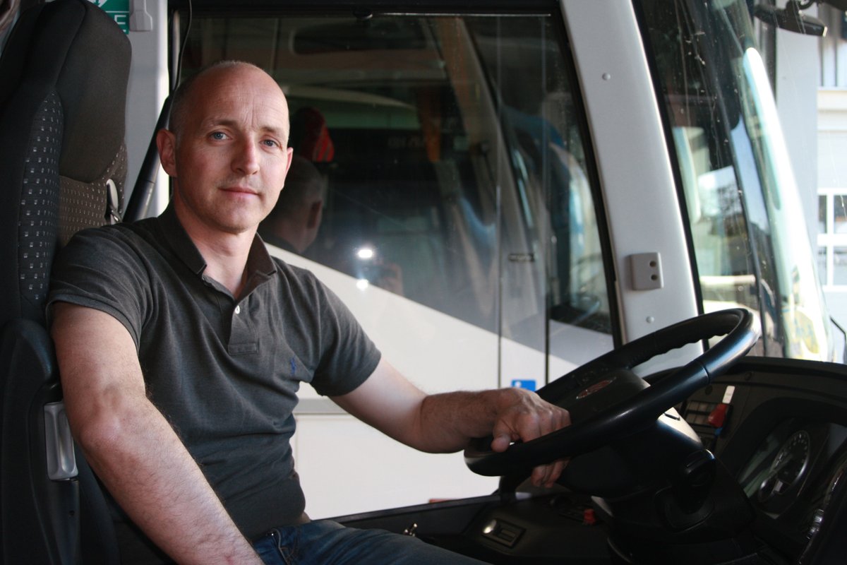 DaimlerBusesFR's tweet image. Ludovic Gal est Directeur des Voyages Gal (74) qui compte 56 autocars #Mercedes-Benz et #Setra. Lorsque l’on demande à Ludovic sur quels critères il a choisi nos marques, il évoque la confiance, la qualité du service après-vente, et des véhicules « aboutis ». #ParoleDeClient