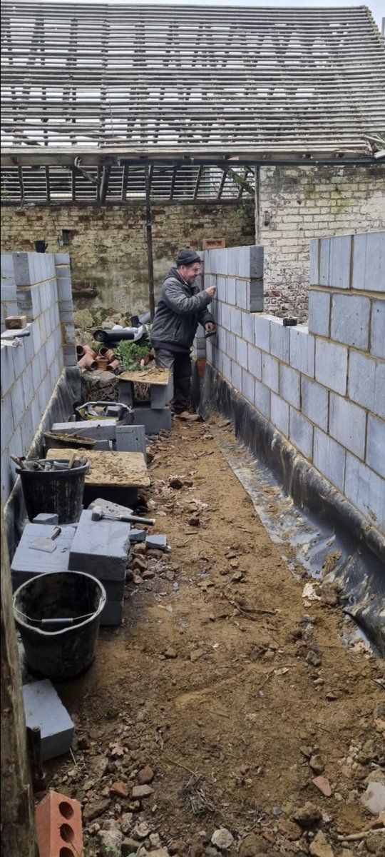 OmurcaLtd's tweet photo. Good progress, steels are in for new floor and brick work progressing as planned. This is a 5 bedroom link detached annexed, under cover carport for 3 cars and external office within the complex #development #developer #countryliving #countrylife #barnconversion https://t.co/4Z2jbz4uA5